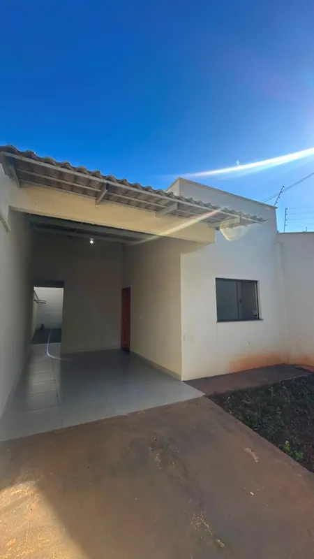 Casa à venda em Trindade/GO? 2 quartos, sendo 1 suíte?? 87 m² de área construída...