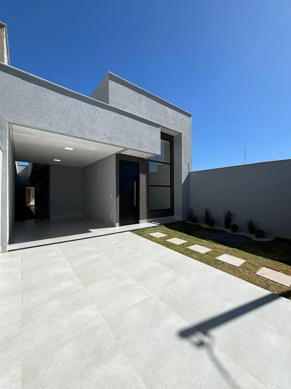 Casa Nova Venda Destaques do imóvel:?? Terreno com 215m²?? Construção bem distri...