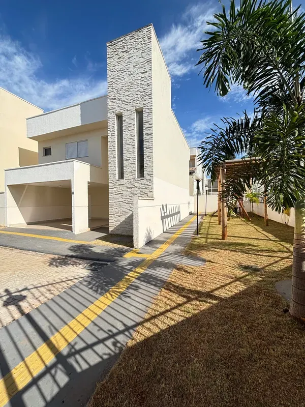 Localizado no Bairro Cardoso, em Aparecida de Goiânia, o imóvel está em uma regi...