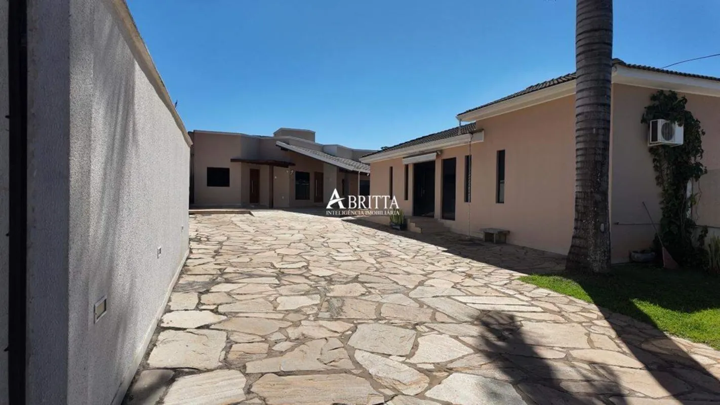 Casa moderna em Vicente Pires com casa de apoio no lote.Casa Principal - Sofisti...