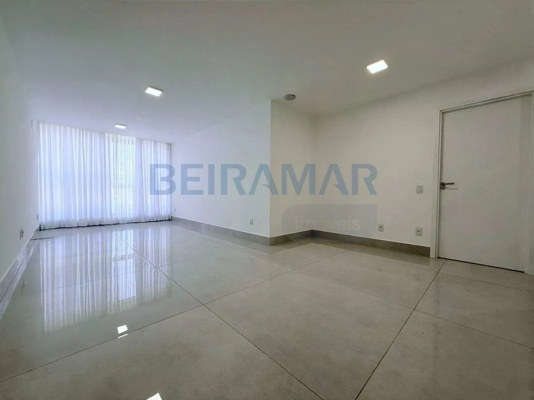 Apresentamos este excelente apartamento de alto padrão, ideal para quem busca co...