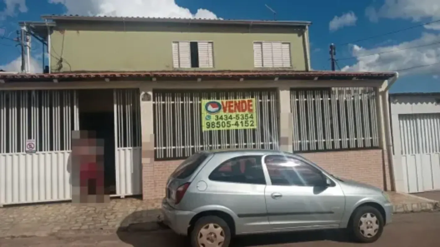 Sobrado está localizado no Recanto das Emas na Quadra 405, uma quadra excelente,...