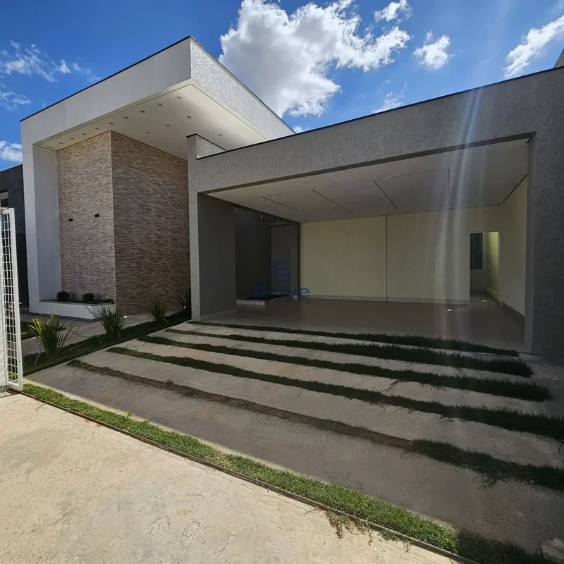 Casa na Ponte Alta Norte, na Av. São Francisco, em condomínio fechado, com proje...