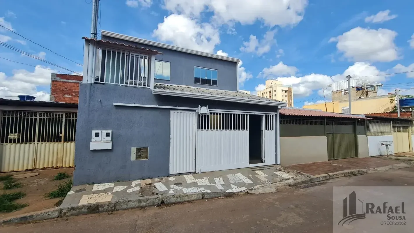 -QR 305 Samambaia SulSobrado dividido em 2 casas.- 2 casas individuais- lote 160...