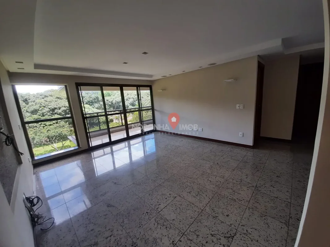 Excelente opção!São 205m² muito bem distribuídos.Sala com AMPLA varanda em 2 amb...