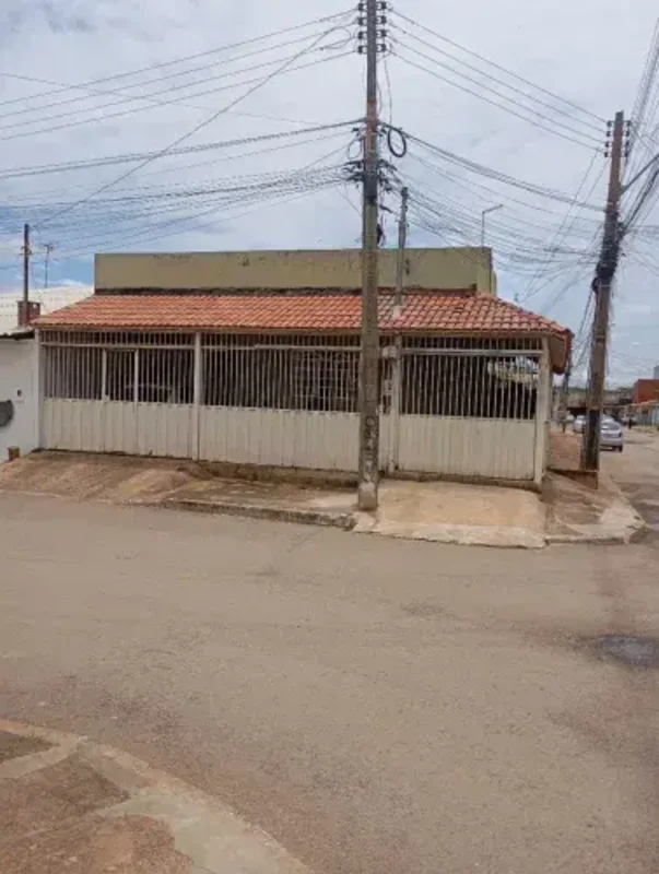 JDM IMOBILIÁRIA VENDE :Casa localizada no Recanto das Emas - Quadra 802 Conjunto...