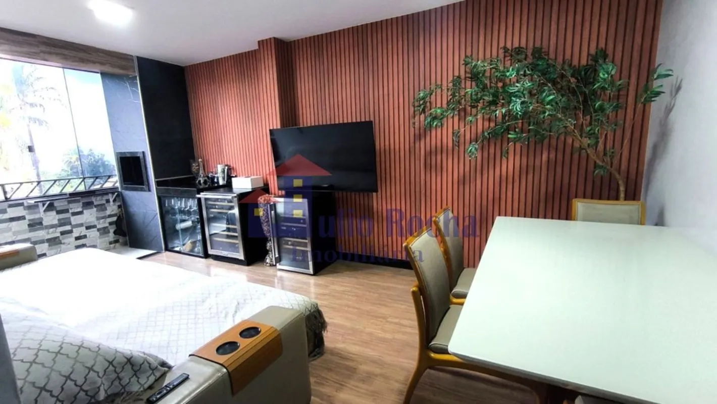 JULIO ROCHA IMOBILIÁRIA VENDE!MARAVILHOSO APARTAMENTO REFORMADO COM 85m² DE ÁREA...