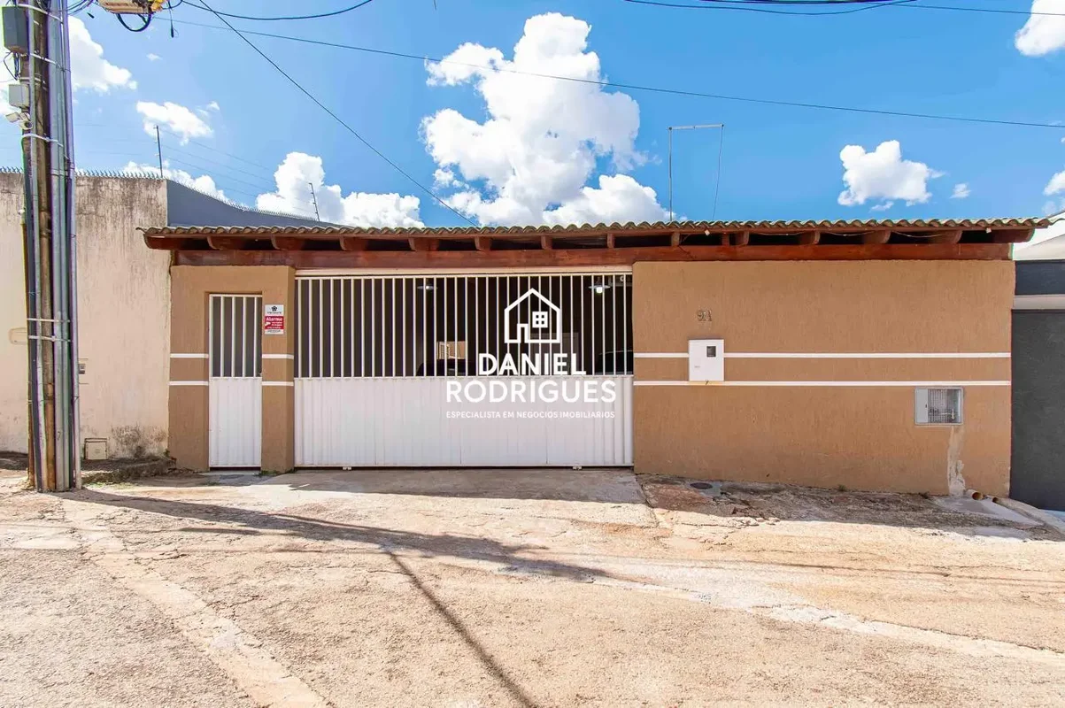 Excelente Oportunidade em Arniqueiras/DF!Lote de 204 m² com belíssima casa moder...