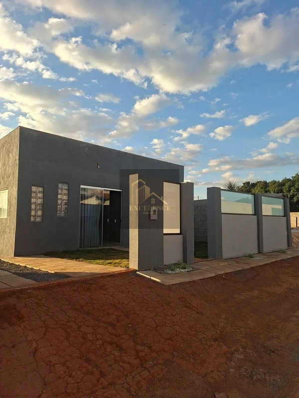 Excelente casa térrea na LAJE e ótima localização;2 quartos sendo 1 suíte;Banhei...