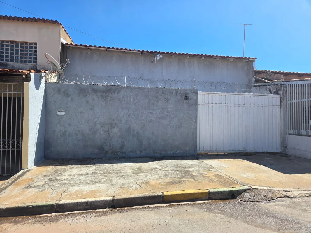 Fernando Silva Corretor de ImóveisVende imovel com 2 quartos e 1 suite na QD 113...