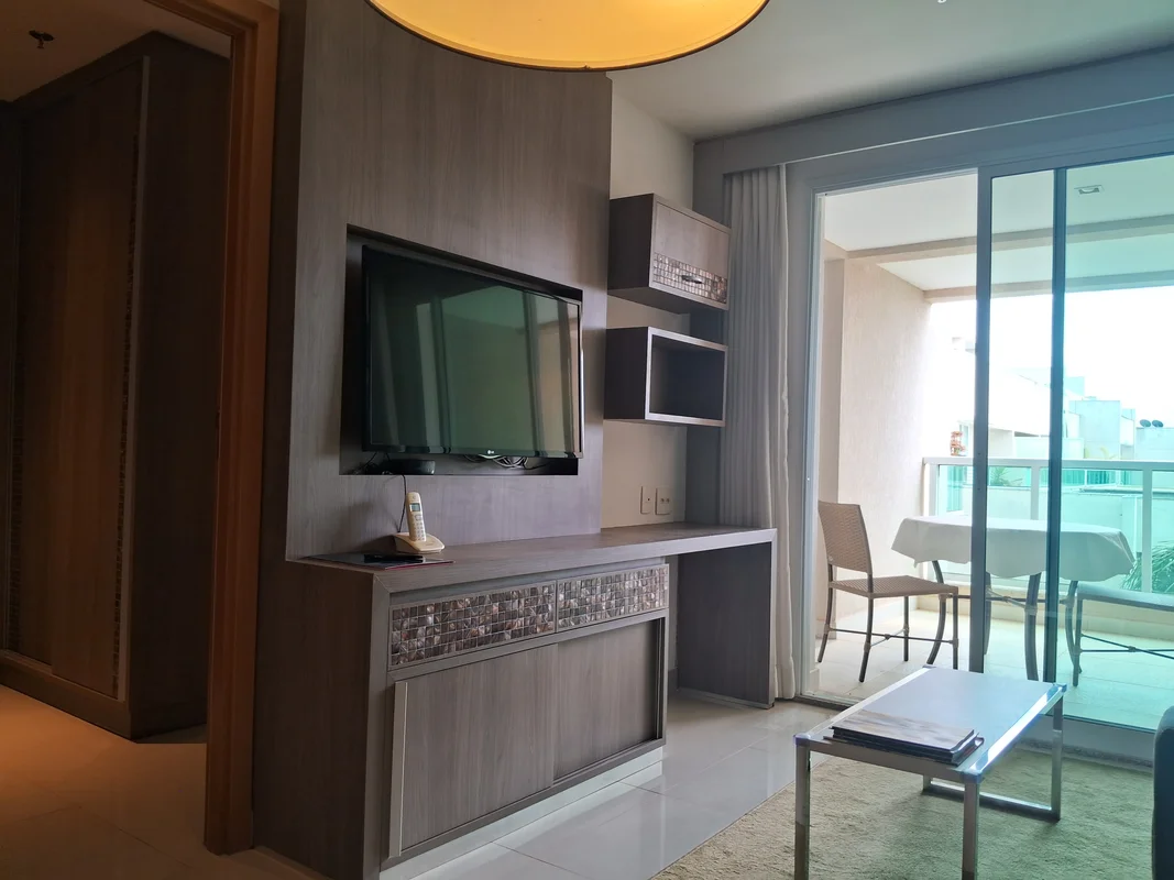 Desfrute do melhor da ASA SUL, em Brasília, com este encantador apartamento no E...