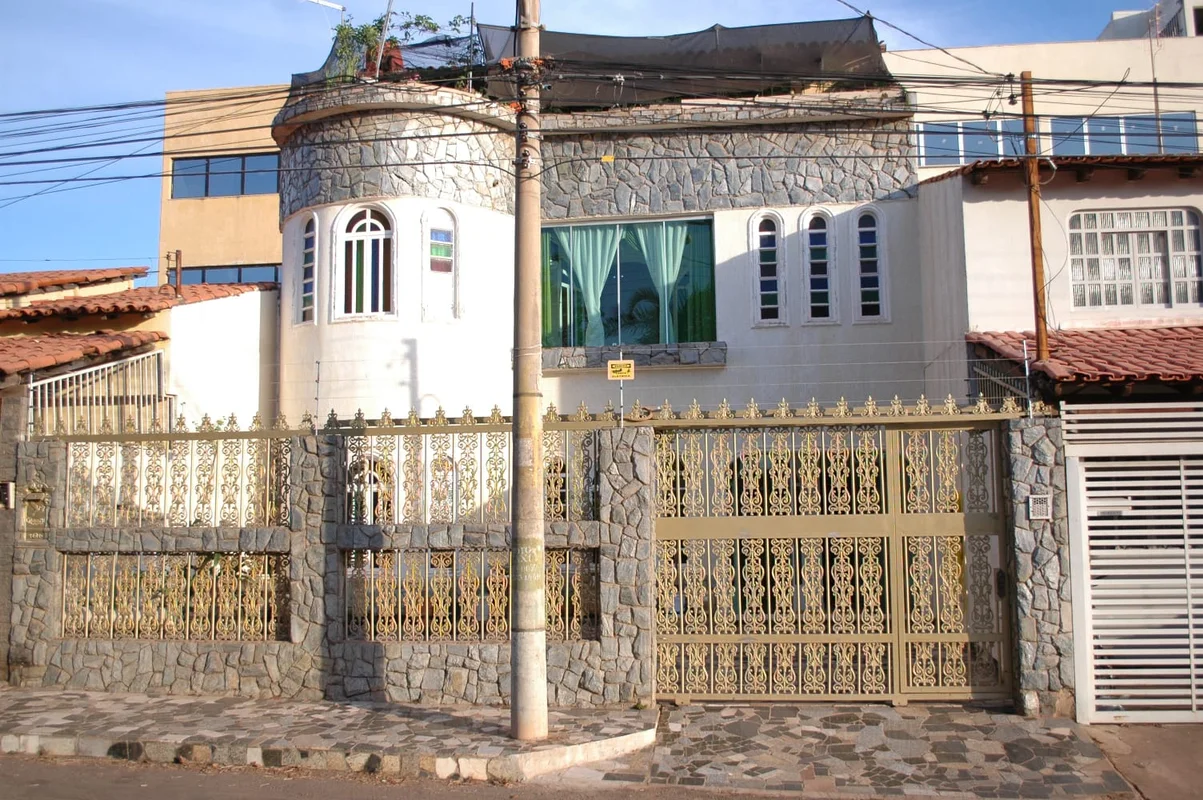 Imagine morar em uma casa charmosa e ampla no coração do Setor Norte, em Gama-DF...