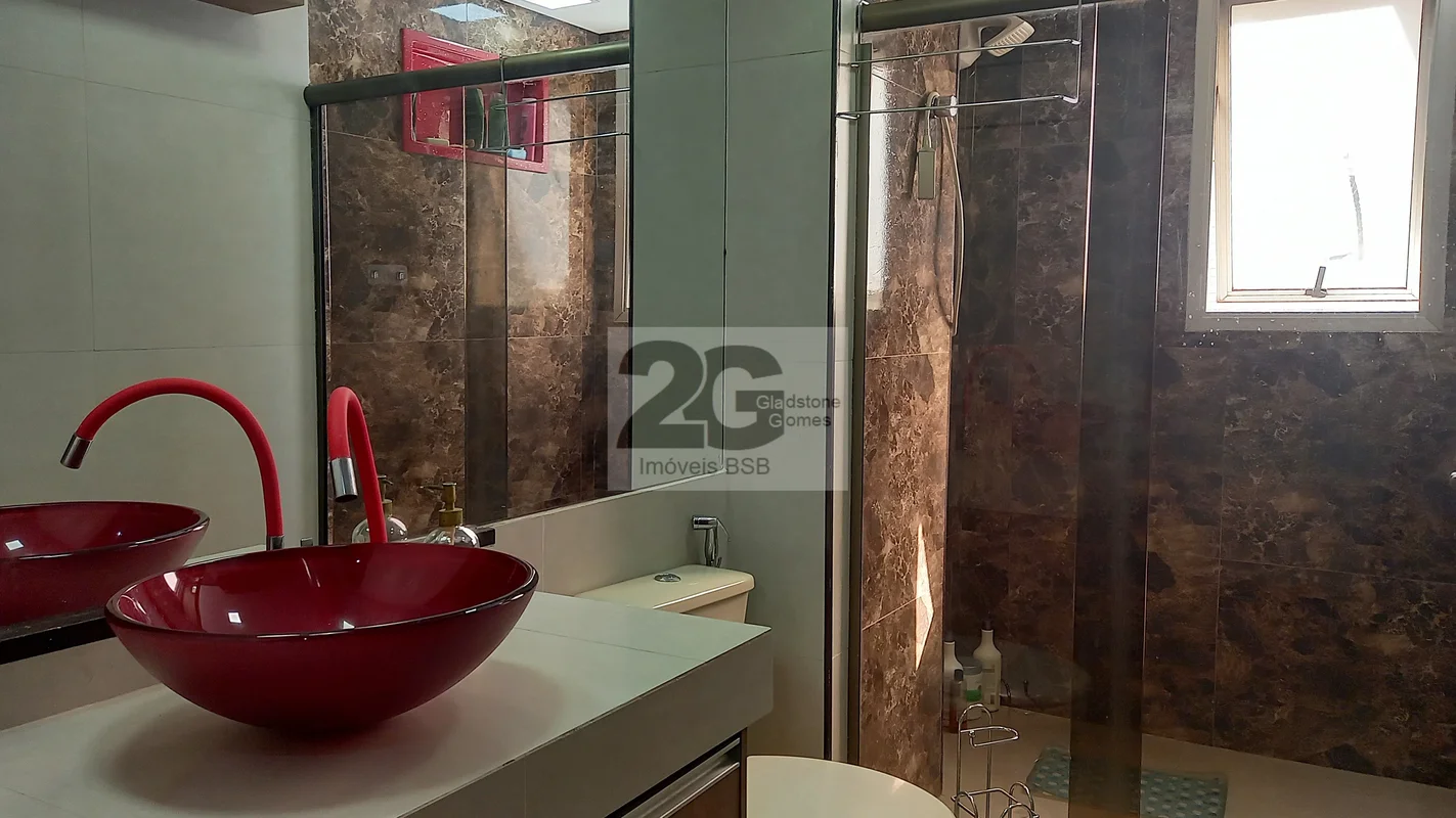 ÓTIMO E REFORMADO APARTAMENTO DE 4 QUARTOS SENDO 1 SUÍTE, SALA 3 AMBIENTES, VARA...