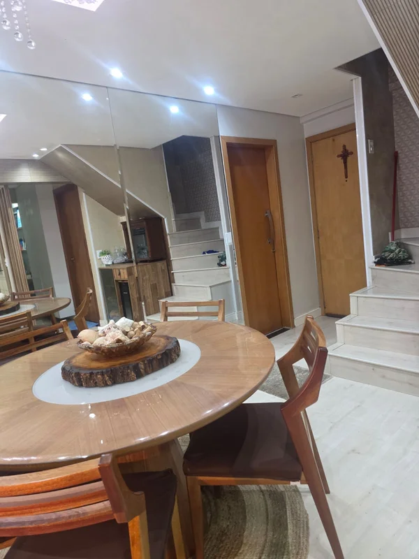 BELISSIMA COBERTURA DUPLEX COM UMA PLANTA INTELIGENTE - PRIMEIRO PISO COMPOSTO D...
