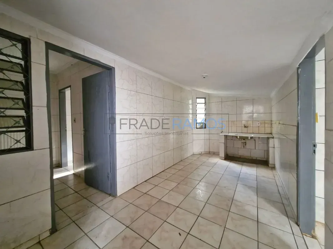 Casa de fundos para alugar, com aproximadamente 65 m², localizada na Vila Novo H...
