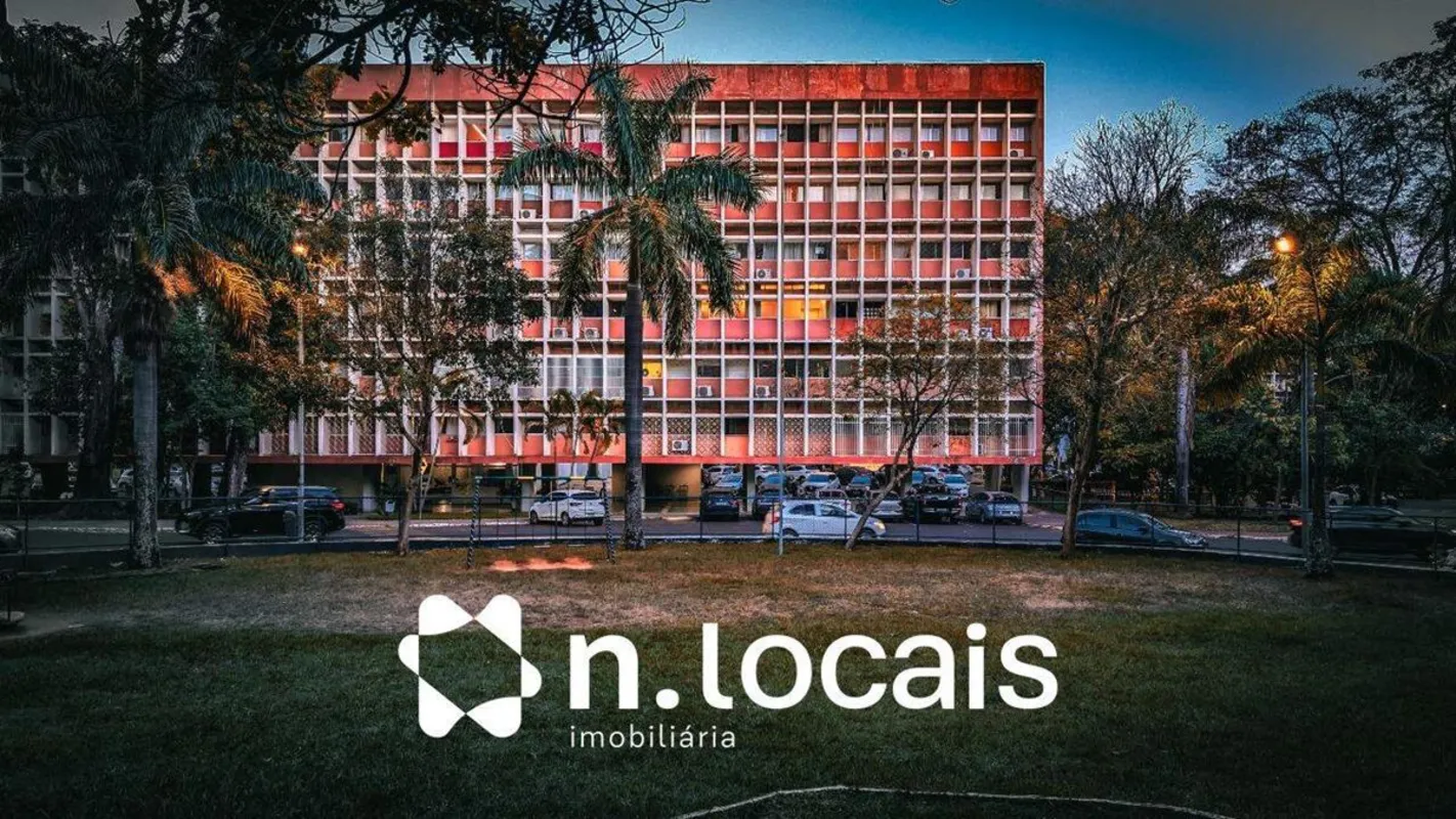 Apartamento amplo e favorável à mobilidade na SQS 108 Bloco D, com porta de entr...