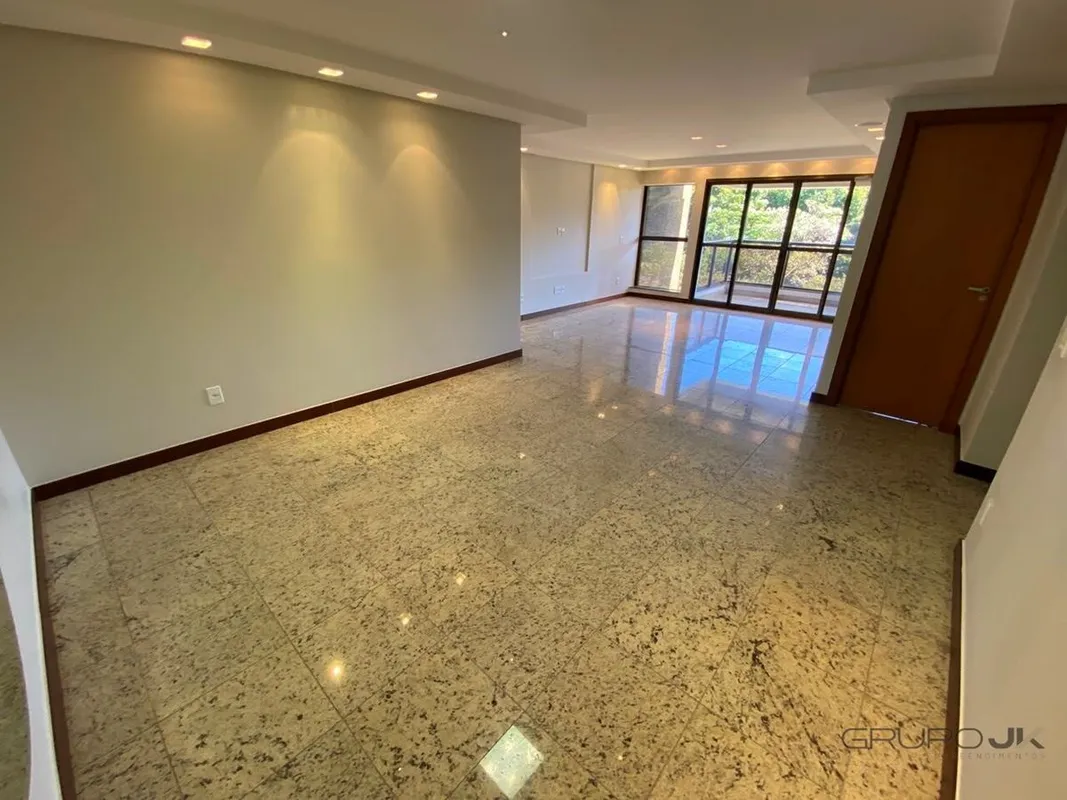 Imóvel residencial localizado no Edifício Ozanan Coelho, com área útil de 203,75...