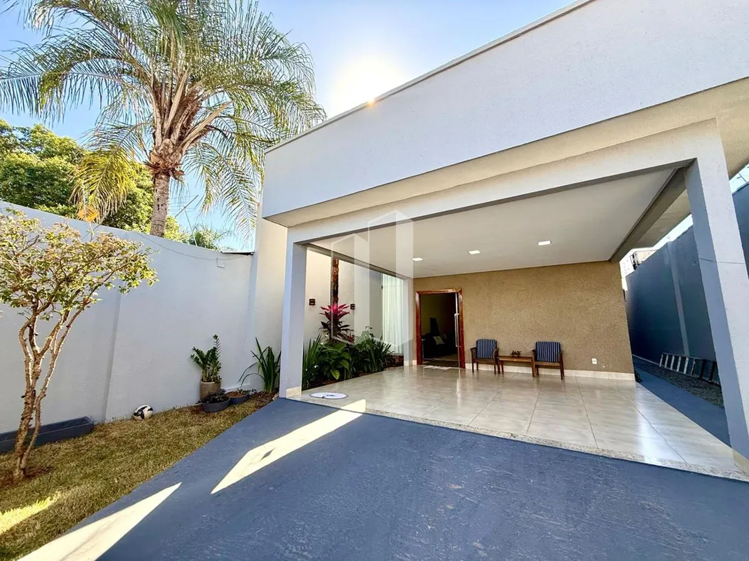 Casa térrea 147m² Excelente Localização, A 5min da Av. Rio Verde! -03 Quartos, s...