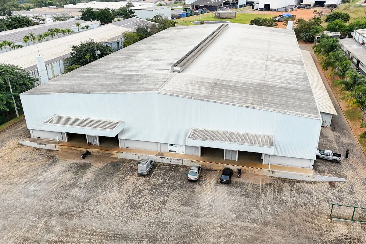 GalpÃ£o de 4.840 mÂ² em terreno de 12.500 mÂ², com pÃ©-direito de 7,5 a 8,5 metr...