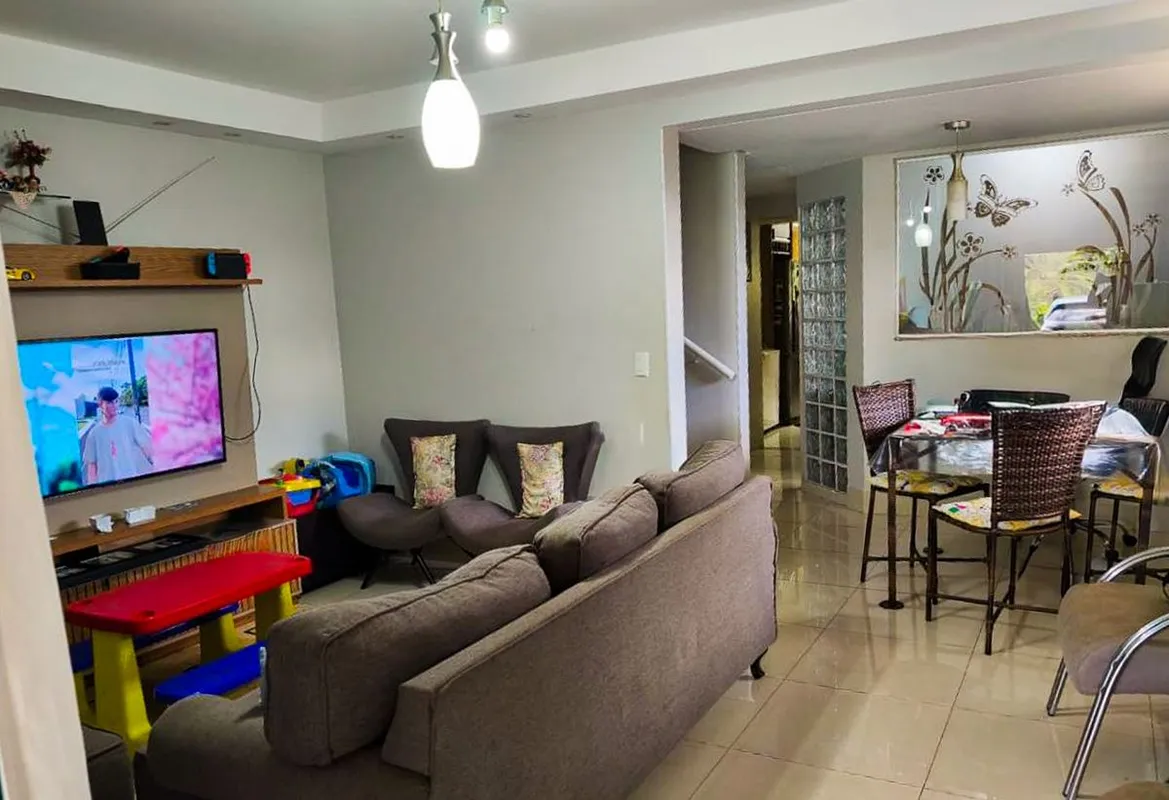 Excelente casa disponÃ­vel para venda no bairro Vila JoÃ£o Vaz, em GoiÃ¢nia. Uma...