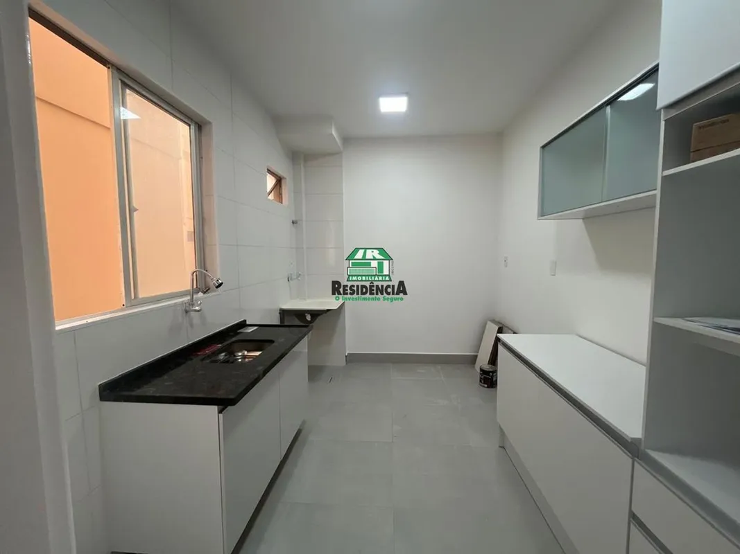Apartamento com:2 quartos.Sala.Cozinha com armáriosBanheiro socialPequena lavand...