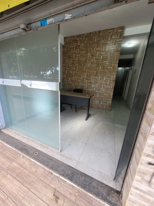 LOJA COMERCIAL NO SETOR SUL (RESTRITO PARA OFICINAS, RESTAURANTE E AFINS)a loja ...