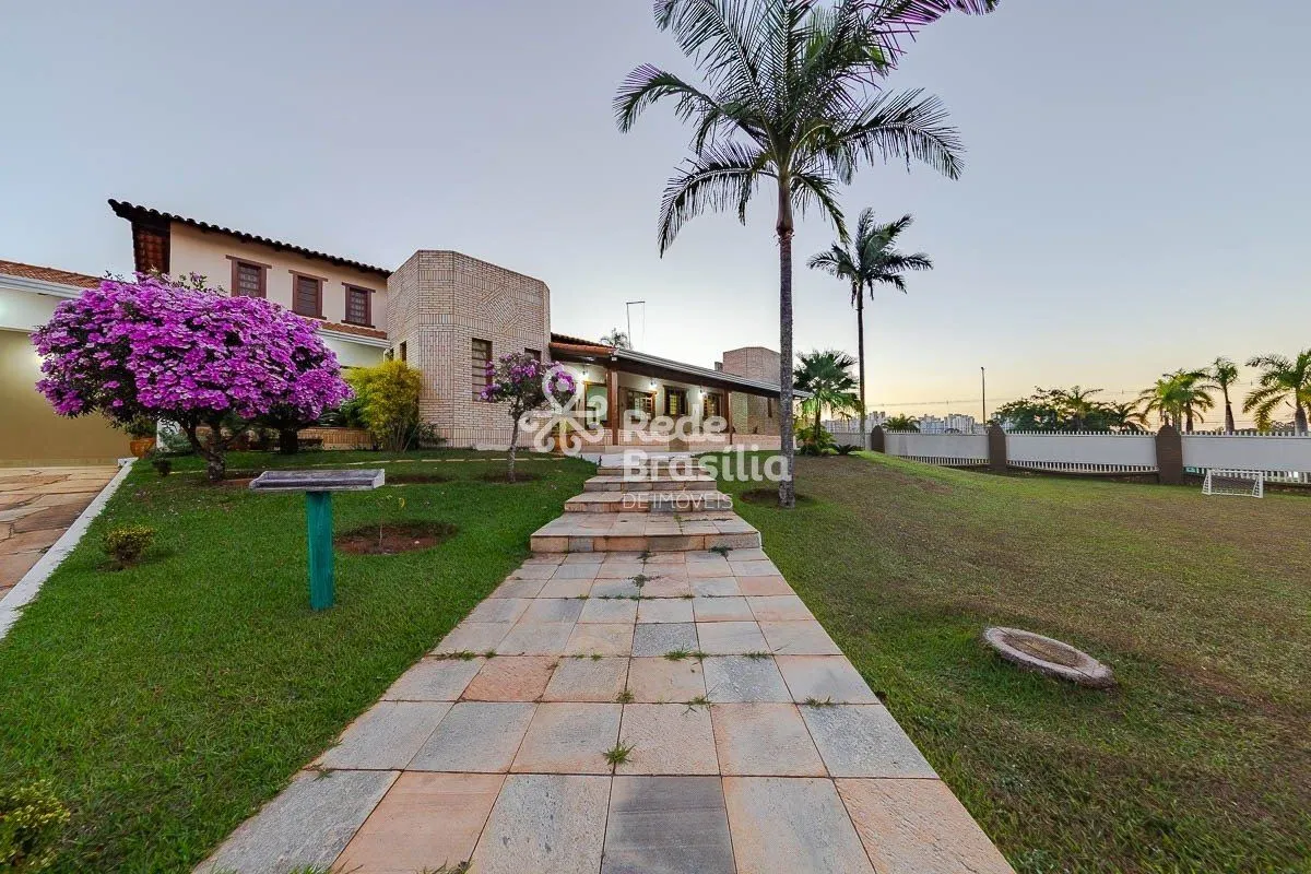 Casa Colonial à Venda no Park Way Quadra 5, Brasília - 4 Suítes, Piscina e Área ...