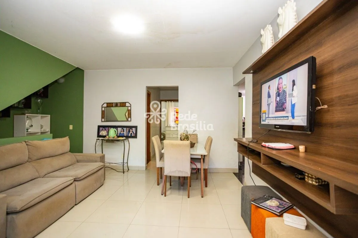 Rua 30 | Casa de dois pavimentos | Vila TelebrasíliaExcelente casa de dois pavim...