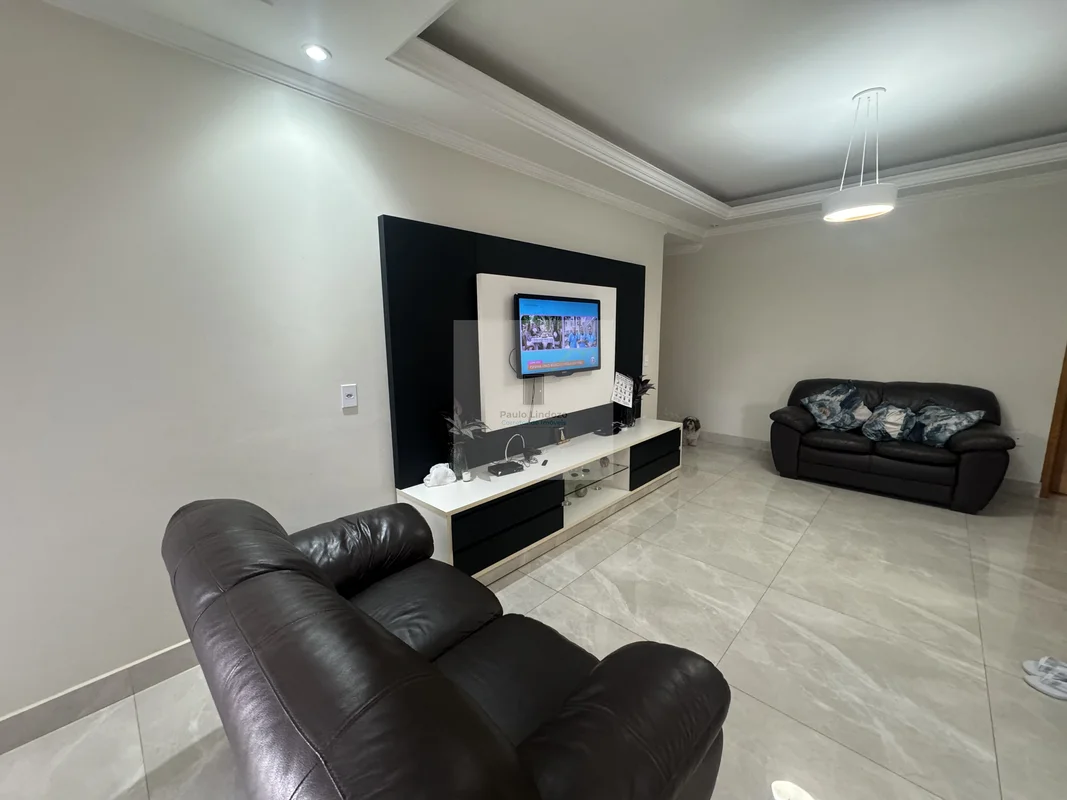 Casa à Venda – Lote de 450 m² | Área Construída de 330 m²Excelente casa, espaços...