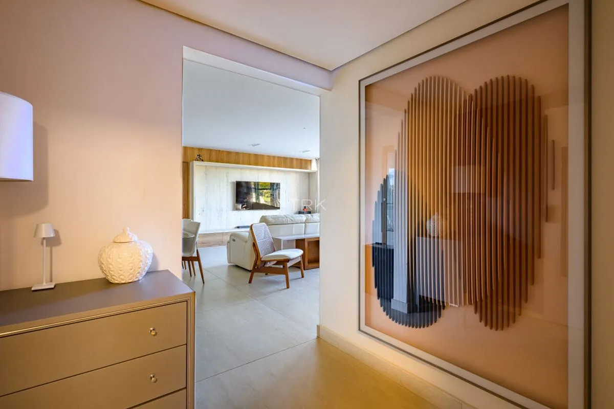 Apartamento com 4 quartos, sendo 1 suíte, à venda na SQS 109, Asa Sul - Brasília...