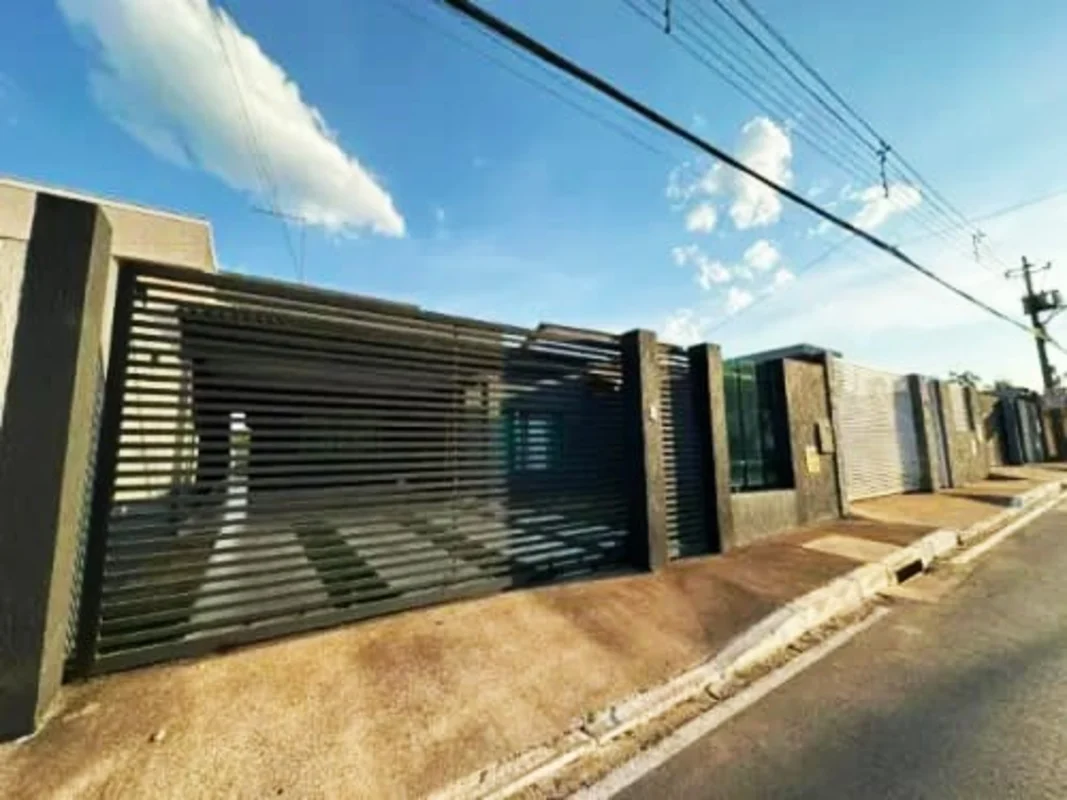 Vendo casa em condomínio fechado, oportunidade de mercado!Casa possui 3 quartos,...