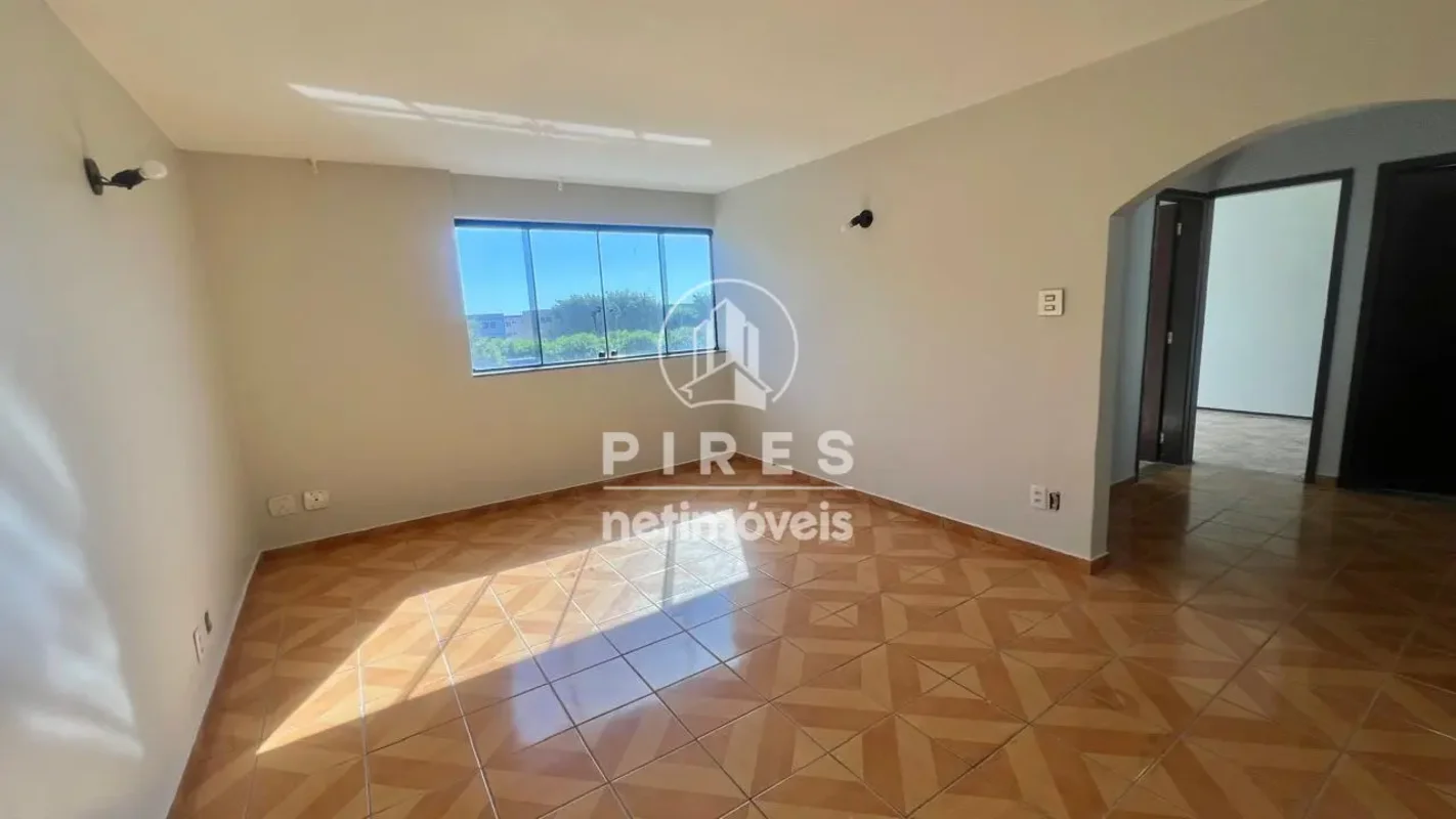 Apartamento ORIGINAL na Quadra 601 Bloco C - Cruzeiro Novo, 3º andar, sendo:- Sa...