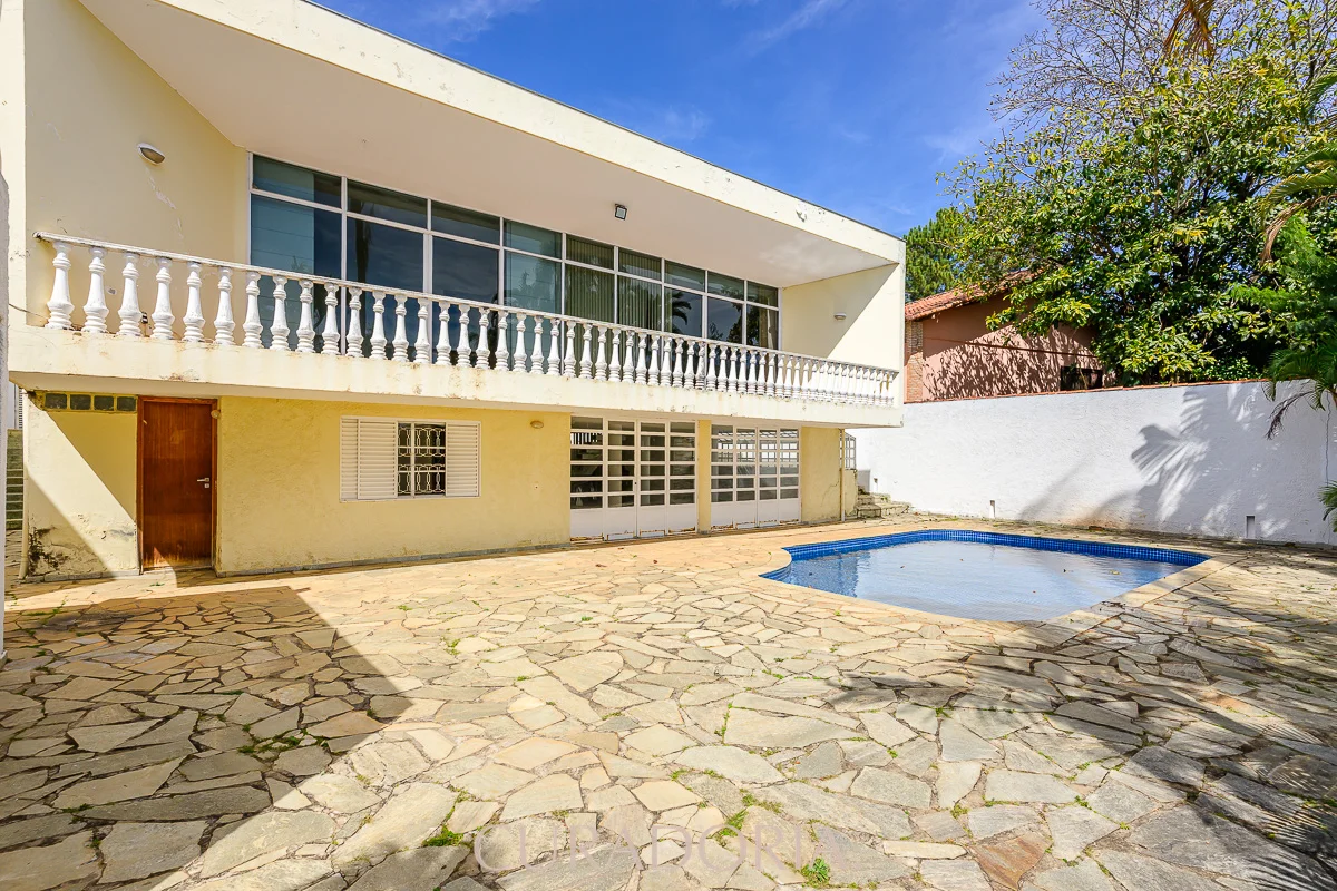 Imagine morar em uma bela casa no coração do Lago Sul, na SHIS Qi 17, com fácil ...
