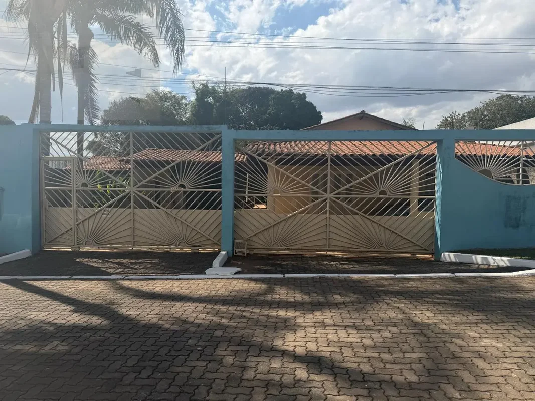 Imagine uma casa gostosa, aquela cara de casa de vó!Localizada na melhor área da...