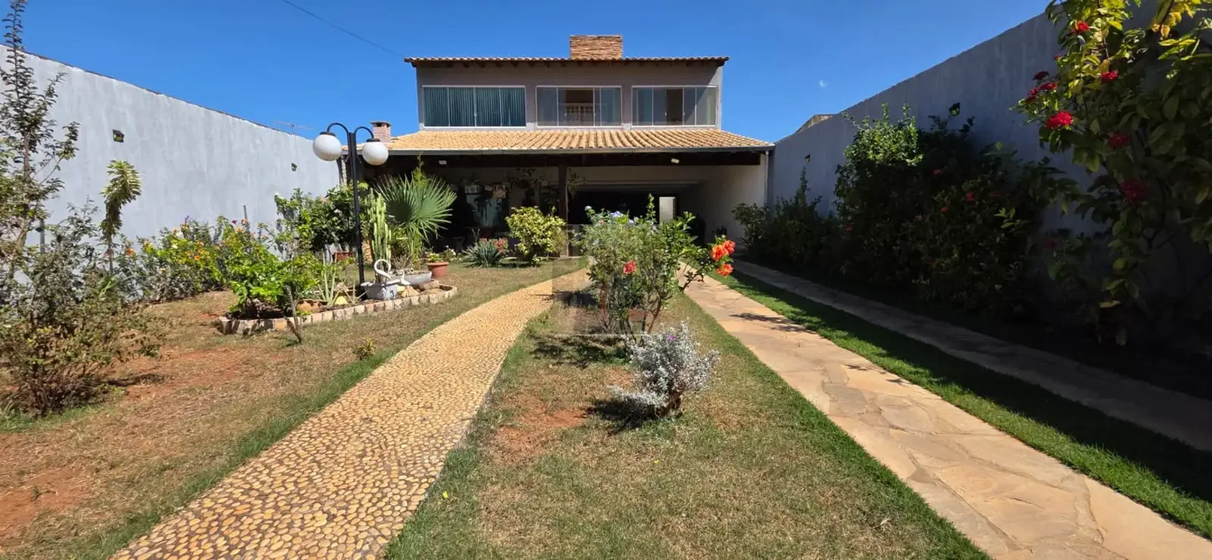Mansão Térrea na QND: Alto Padrão, 4 Suítes e Documentação 100% Redonda?Se você ...