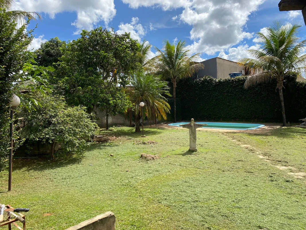 EXCELENTE CASA À VENDA EM VICENTE PIRES – RUA 3816 m² DE TERRENO • PISCINA • SUÍ...
