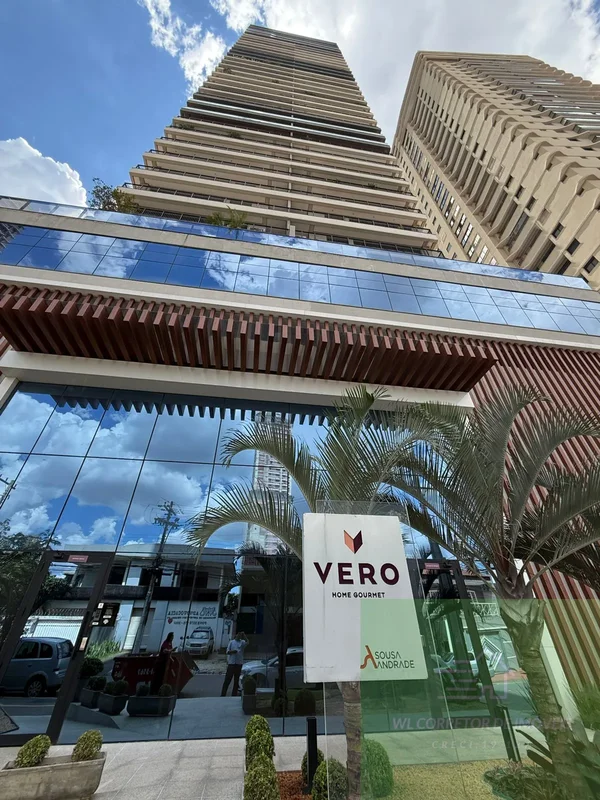 Aconchegante apartamento com 167 Mts², novo, nascente, andar alto, contendo 3 su...