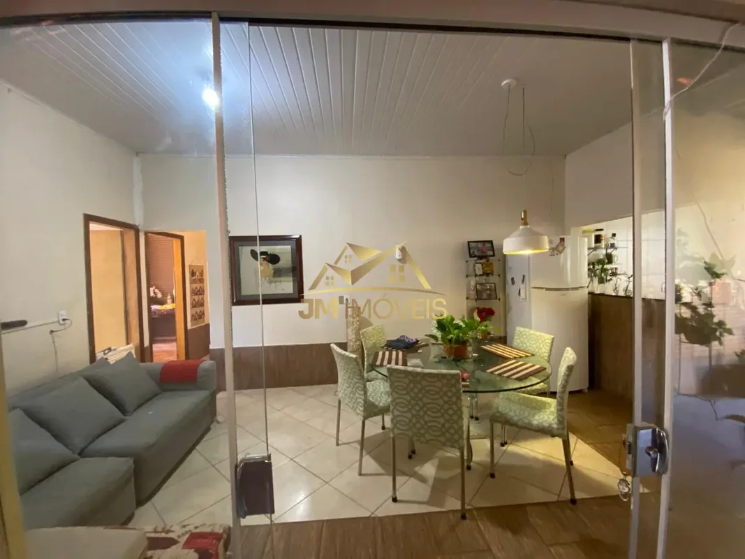 Casa à VendaExcelente imóvel com amplo espaço e ótimo potencial para quem busca ...