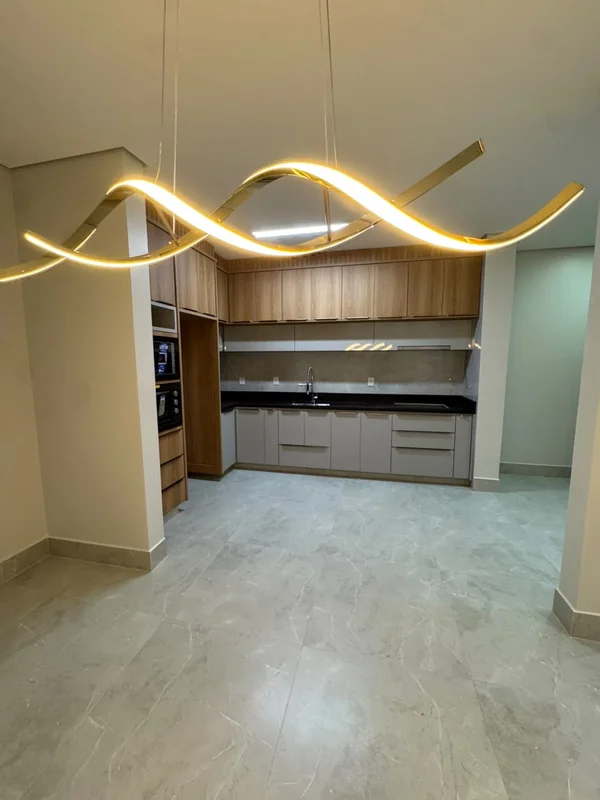 CASA MODERNA Descrição;2 dormitórios, sendo 1 suíte com espaço para closet;Sala ...