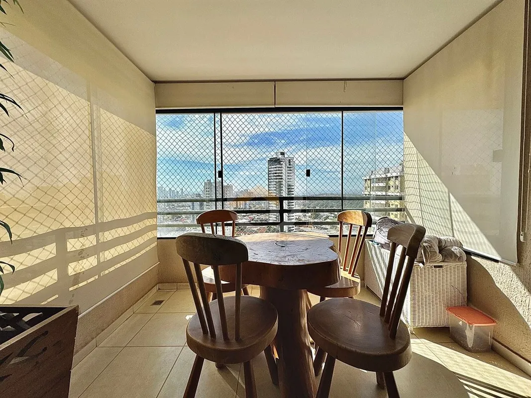 Apartamento Chateau de Versalhes - Setor Bela Vista80 m2 com 3 quartos sendo 2 s...