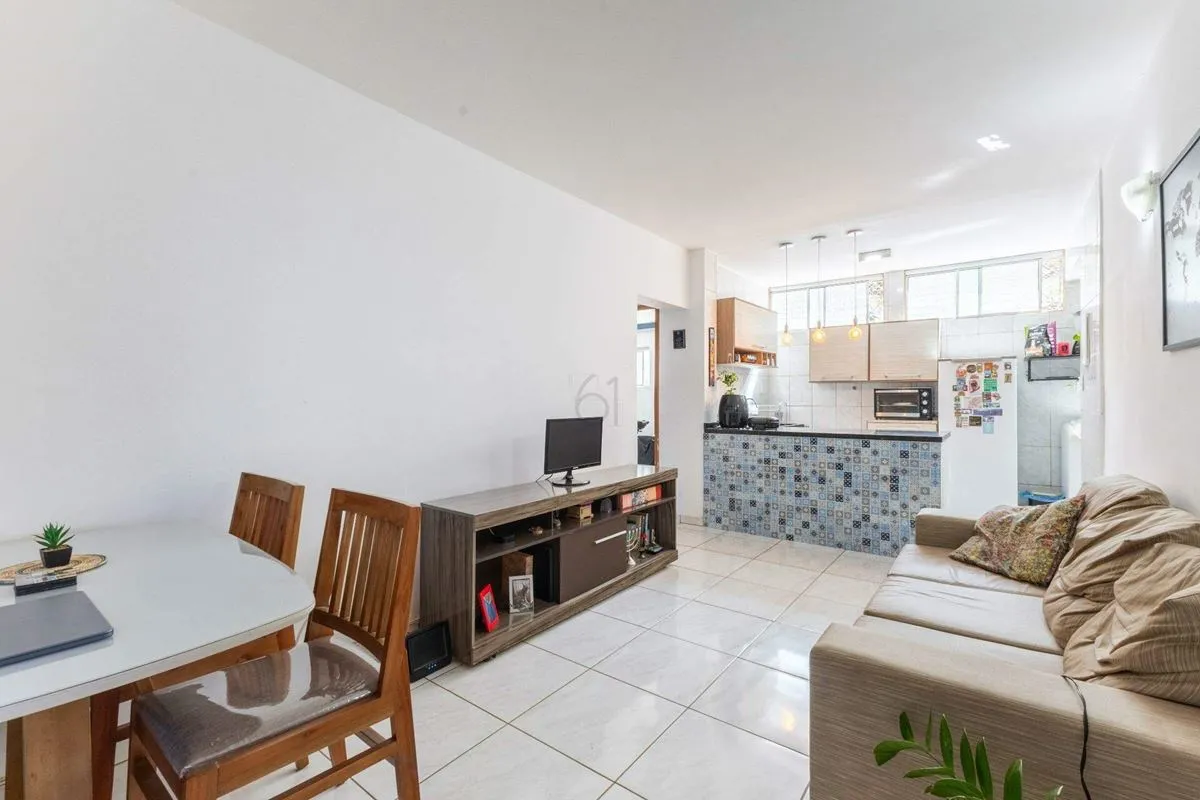 Excelente apartamento MOBILIADO, totalmente reformado, com acabamento moderno e ...