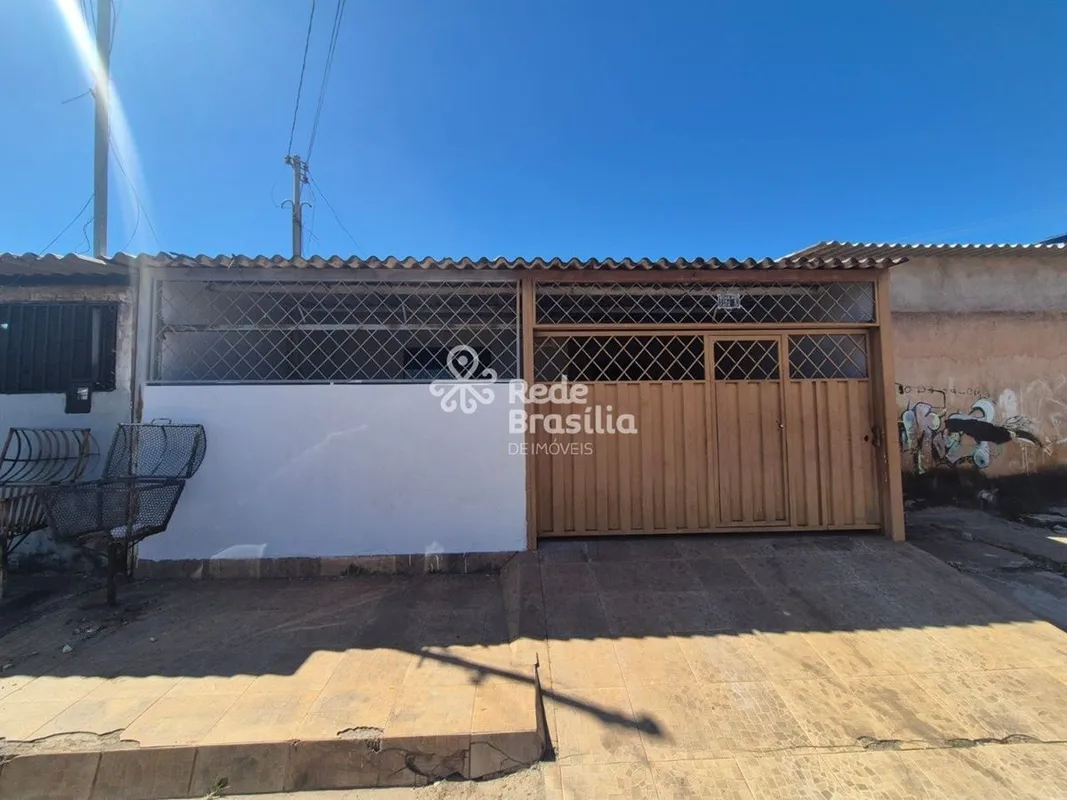 Quadra 406 | Casa Nascente Comercial | Recanto das EmasApresentamos este imóvel,...