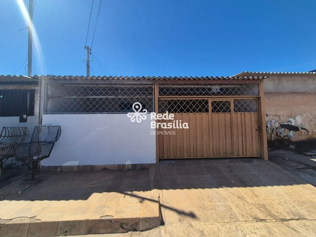 Quadra 406 | Casa Nascente Comercial | Recanto das EmasApresentamos este imóvel,...