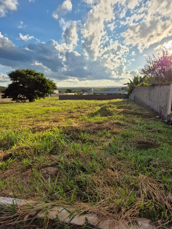Ágio de Lote no Condomínio dos Ypês ??Lote lindo, muito bem localizado, topograf...