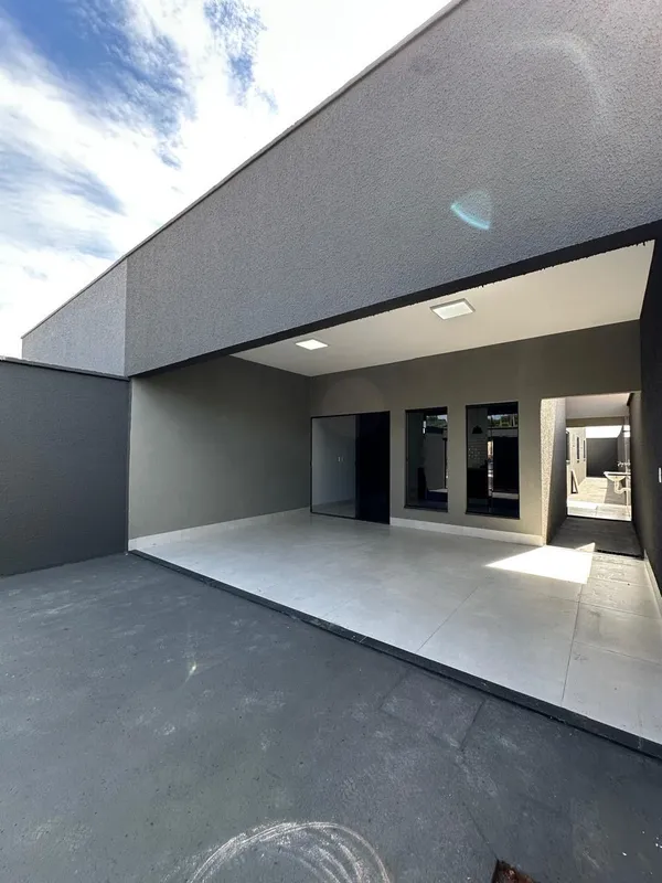 ?Garagem para 02 carros?Sala com pé direito elevado ?Cozinha com ilha?Banheiro s...