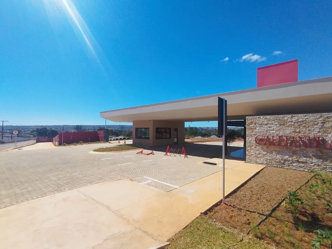 O 1º Condomínio de Lotes 100% Regularizados desde a sua origem na Saída Norte! S...