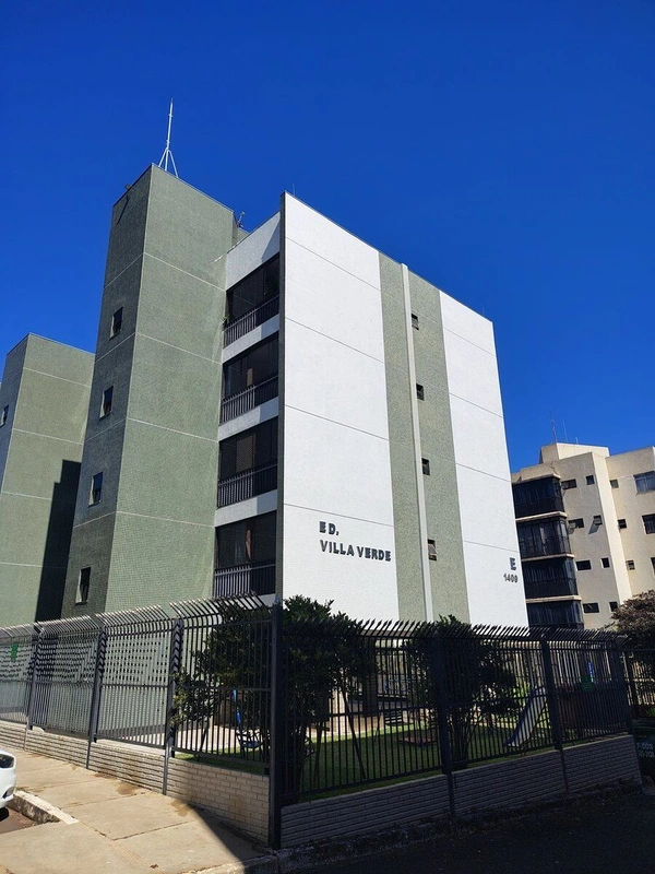 Alugamos ótimo Apto na SHCES 1409 Bloco "E" 2º Andar - Ed. Villa Verde, composto...