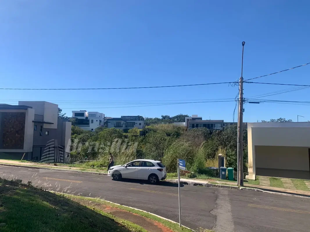LOTE À VENDA NO CONDOMÍNIO RESIDENCIAL SANTA MÔNICAExcelente oportunidade para c...