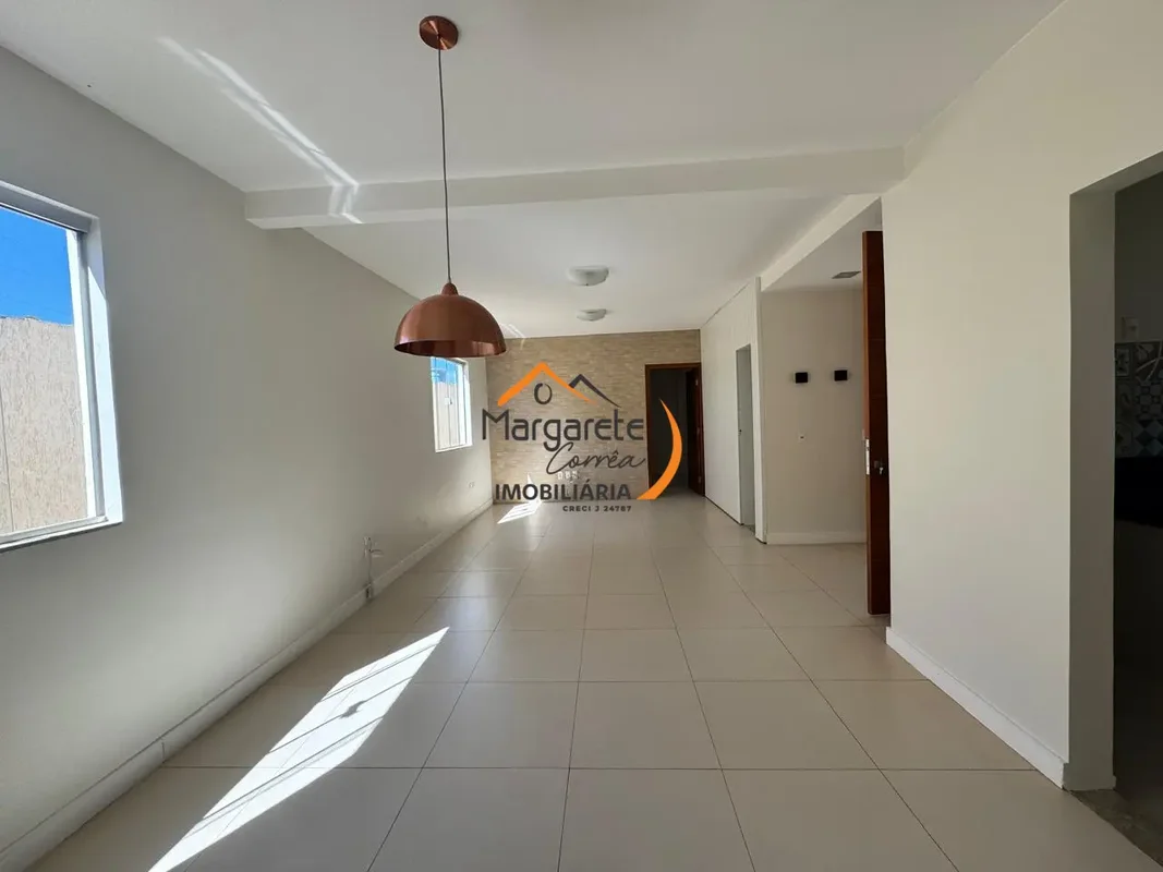 Imobiliária Margarete Corrêa vende linda casa no Condomínio Residencial Ipês*ESC...