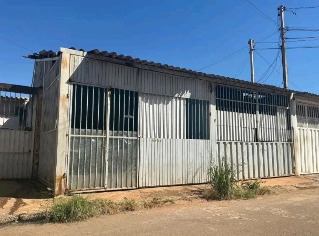 Casa a venda em Samambaia Sul - QR 305 Lote com 2 Casas Individuais à Venda – Qu...